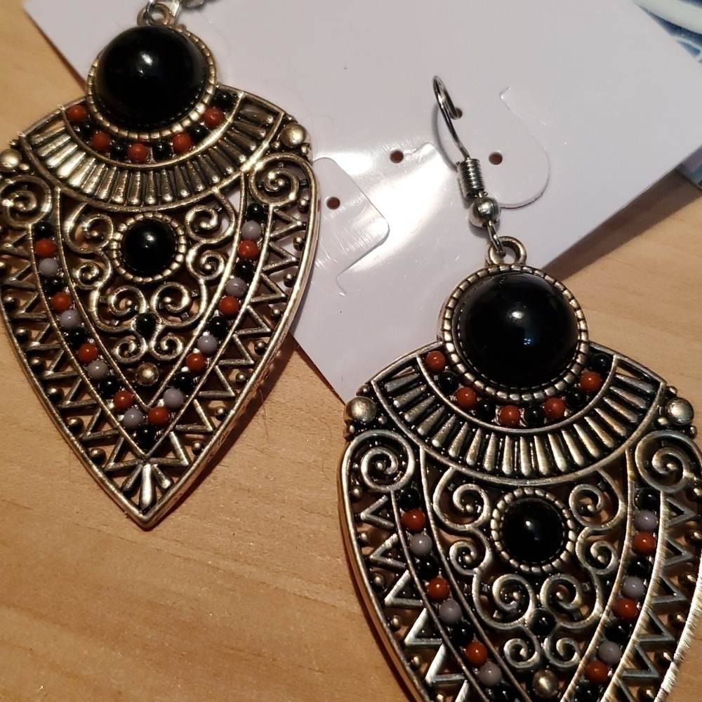 🔱 NIB INDIAN THEME EARRINGS - Picture 7 of 7